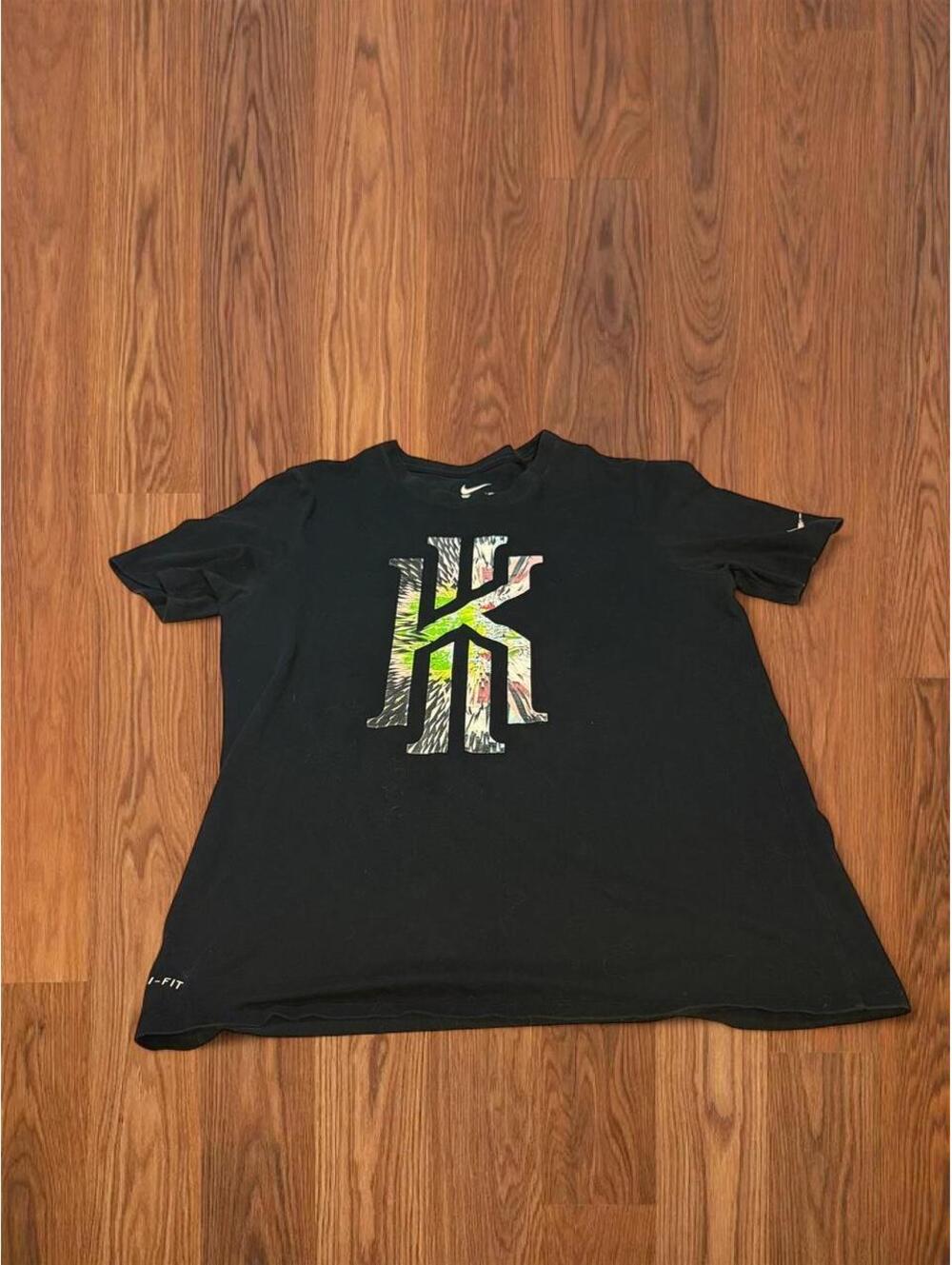 Nike Kyrie Irving Men's Black short sleeve Tshirt